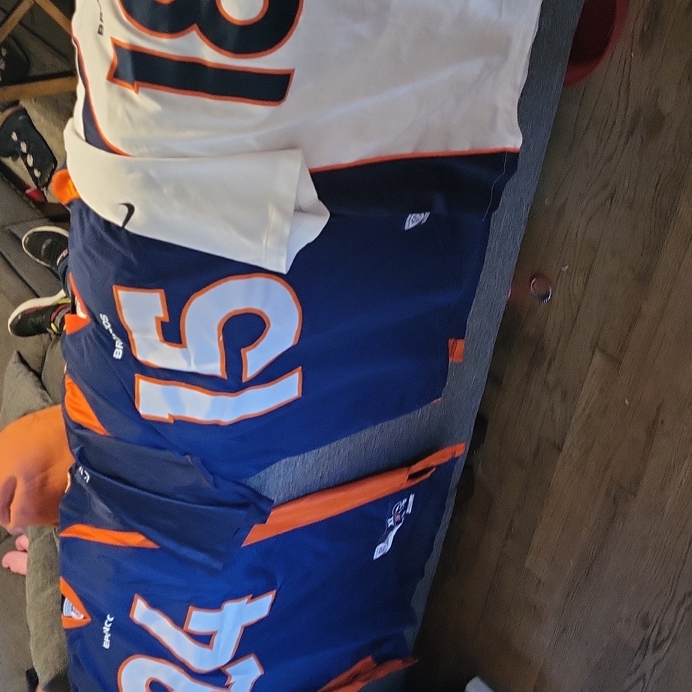 Broncos jersey bundle - Picture 4 of 4